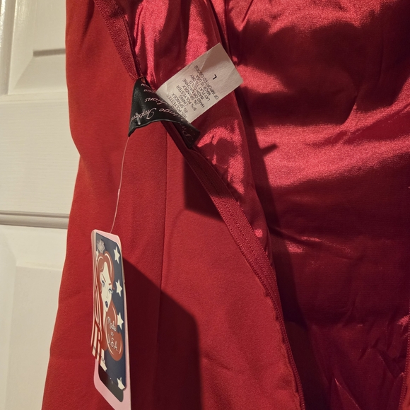 Pinup Couture/ Pinup Girl Clothing JAYNE WIGGLE NWT - Picture 2 of 2